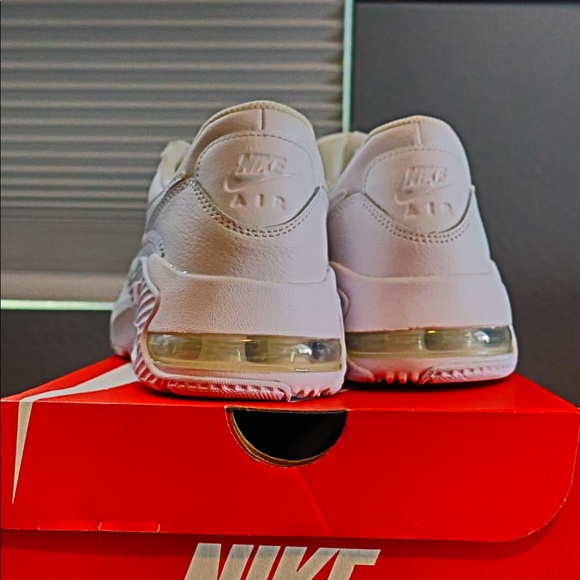 WMNS Nike Air Max Excee Lea - Picture 7 of 7